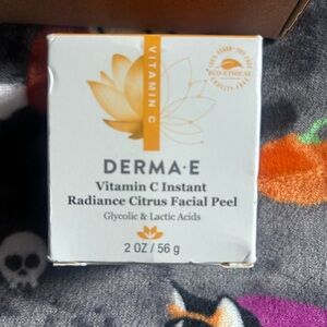 Derma-E Vitamin C Radiance Citrus Facial Peel - White and Orange